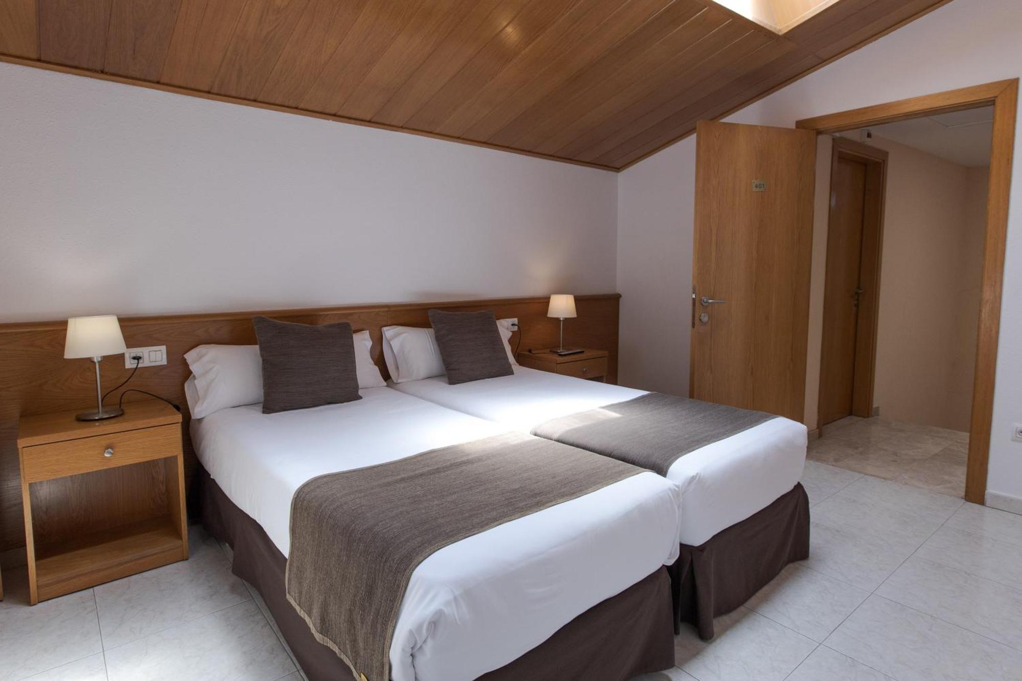 Hotel Alta Garrotxa Tortella Bagian luar foto